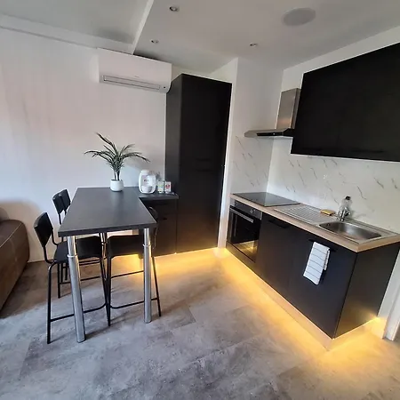 T2 Cosy Romantic, Balcon,clim, Parking Gratuit *