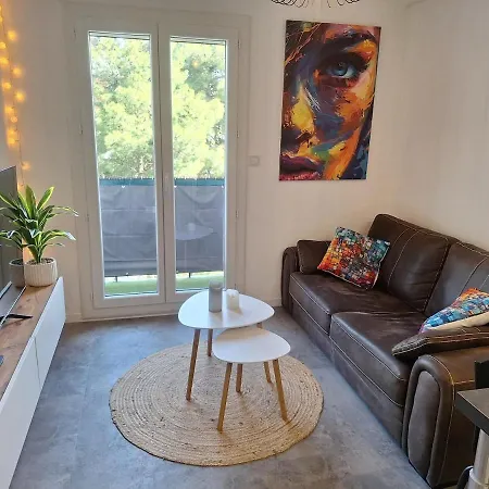Apartment T2 Cosy Romantic, Balcon,clim, Parking Gratuit
