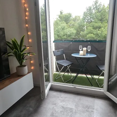 T2 Cosy Romantic, Balcon,clim, Parking Gratuit *