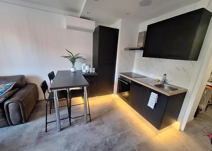 T2 Cosy Romantic, Balcon,clim, Parking Gratuit *