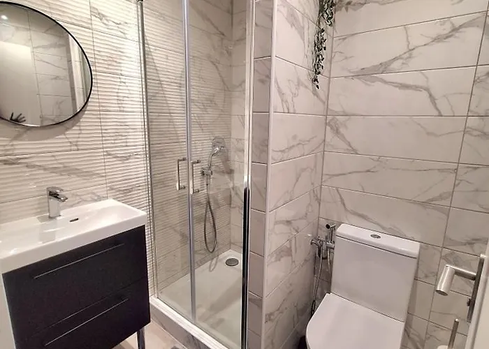 T2 Cosy Romantic, Balcon,clim, Parking Gratuit *