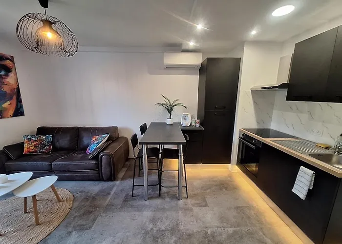 T2 Cosy Romantic, Balcon,clim, Parking Gratuit Apartament