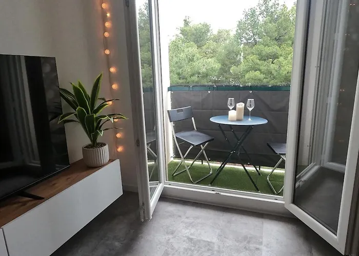 T2 Cosy Romantic, Balcon,clim, Parking Gratuit *